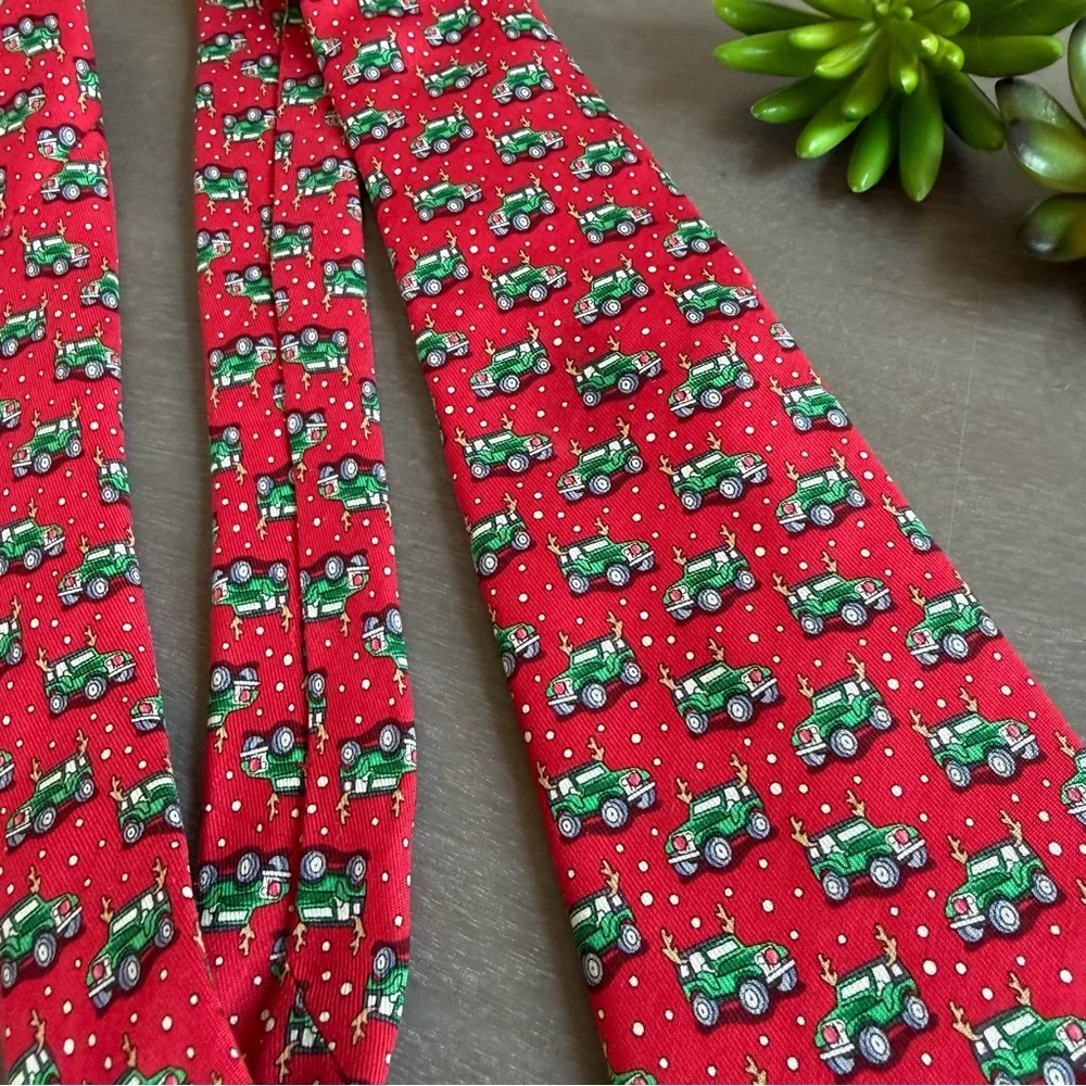 Vineyard Vines Christmas Holiday Patterned Red Silk Neck Tie